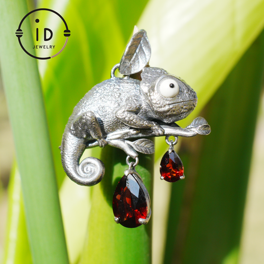 Chameleon Pendant in 925 Silver with Garnet and Howlite · Animal Gothic Necklace in Fairytale Style · Gift for Nature Lovers or Artists