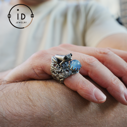 Silver Frog Ring with Aquamarine Cabochon · Animal Jewelry Vintage Style · Gift for Her Nature Lovers · Totem Ring Unisex