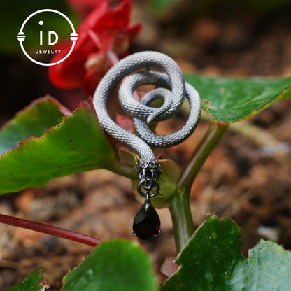 Heart-Shaped Garnet Snake Pendant in 925 Sterling Silver with Rose Motif · Gothic Vintage Aesthetic · Symbolic Dark Jewelry Gift for Her