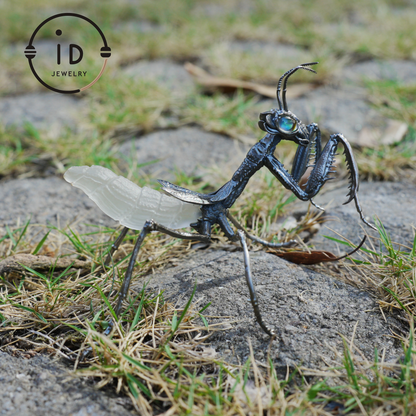 Gothic praying mantis figurine in 925 silver with white crystal and labradorite eyes, handmade insect sculpture, mystical decor piece