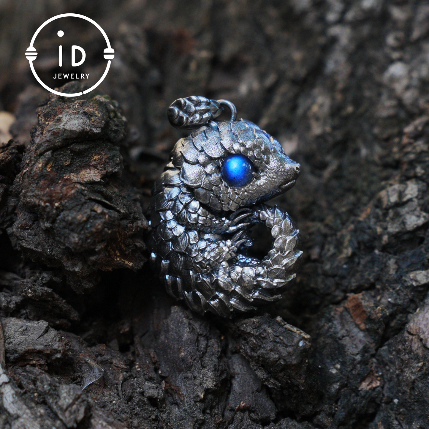 Labradorite Animal Totem Pendant in 925 Sterling Silver in Mystical Fantasy Style as Necklace Charm, Gift for Her Christmas Holidays