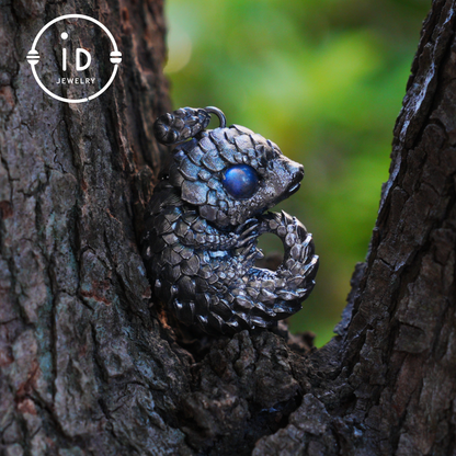 Labradorite Animal Totem Pendant in 925 Sterling Silver in Mystical Fantasy Style as Necklace Charm, Gift for Her Christmas Holidays