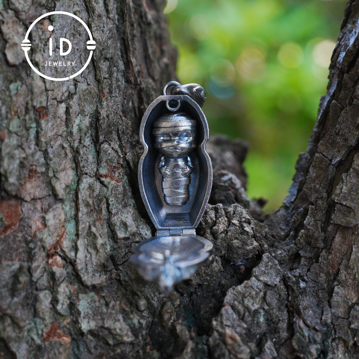 Gothic pendant in oxidized 925 silver with symbolic design, talisman for intuition and transformation, gift idea for her