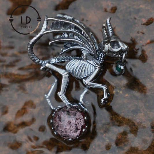 Dark Wings Drachenanhänger | Gothic Fantasy Schmuck mit Phantomquarz | Handgefertigter Silberanhänger