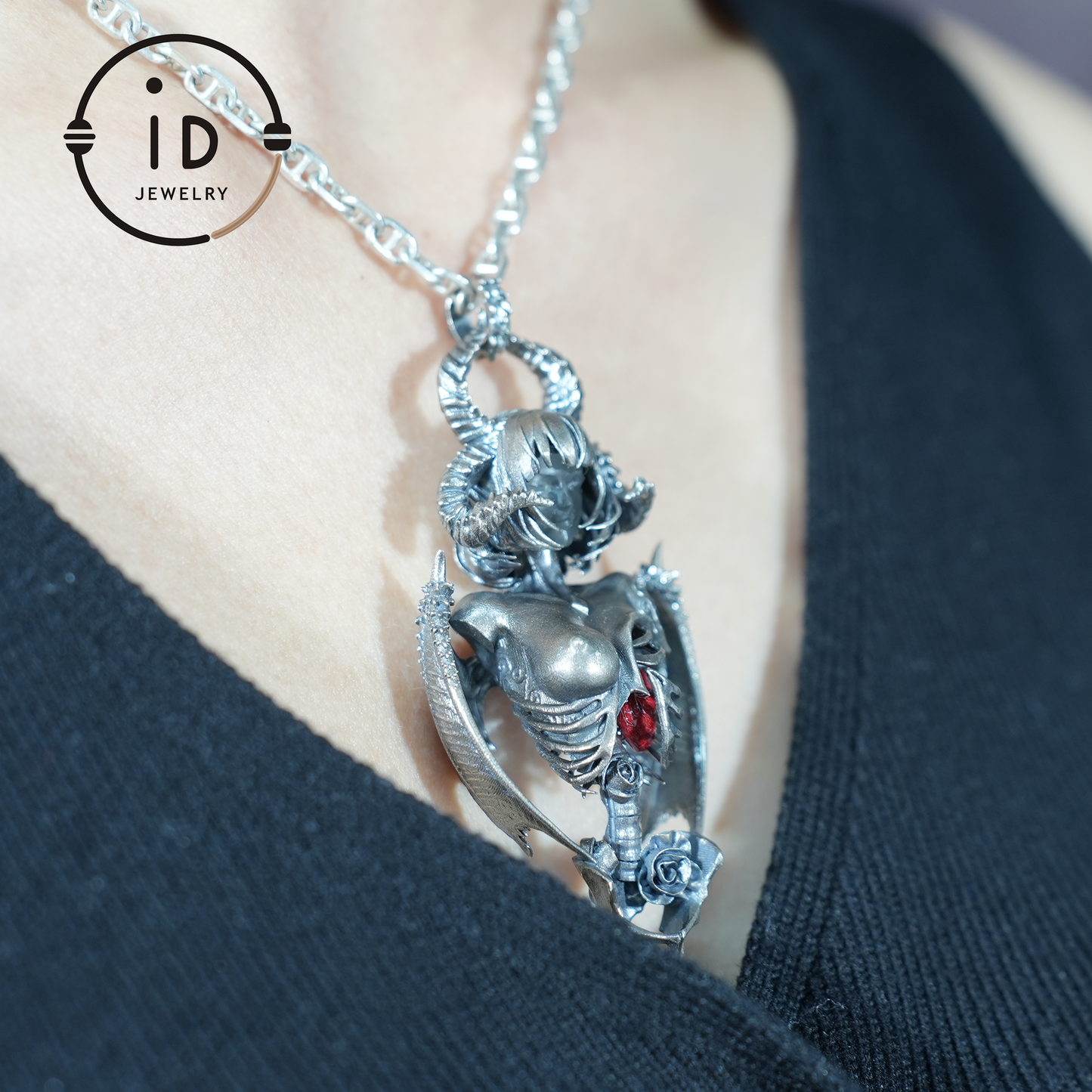 Dark Enchantress Anhänger – S925 Silber Handgefertigter Anhänger mit Emaille-Herz | Gothic Design Limitierte Kollektion