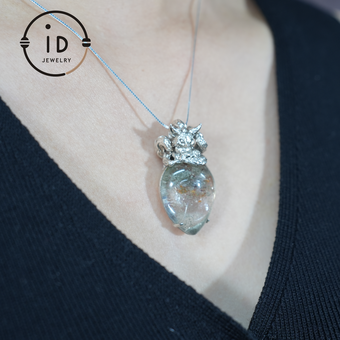 Fuchsgeist-Kristallanhänger – handgefertigter Schmuck aus 925er Sterlingsilber mit Phantomquarz, einzigartiger Fantasy-Anhänger, perfektes Geschenk für besondere Anlässe