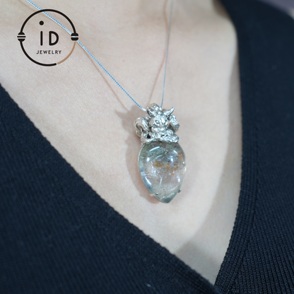 Fuchsgeist-Kristallanhänger – handgefertigter Schmuck aus 925er Sterlingsilber mit Phantomquarz, einzigartiger Fantasy-Anhänger, perfektes Geschenk für besondere Anlässe