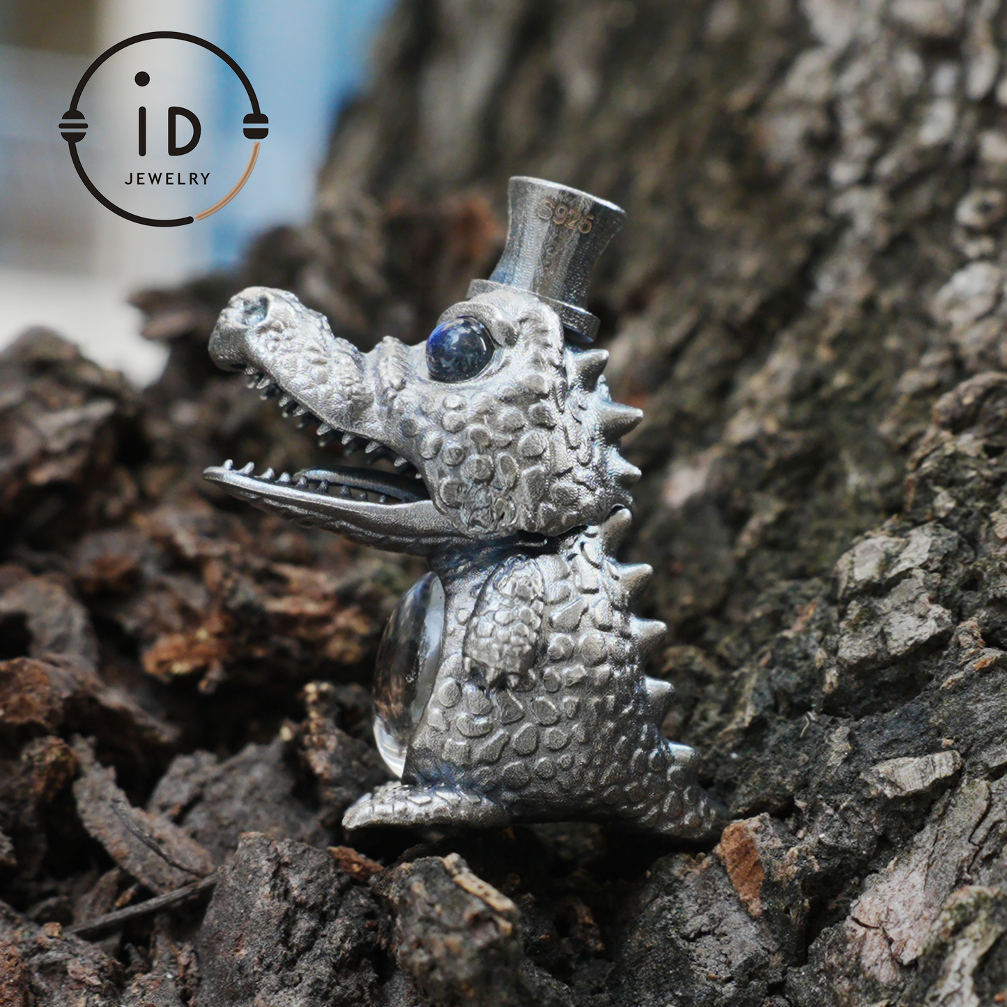 Totem pendant in 925 silver with crystal belly, crocodile figure with baby inside, labradorite eyes, gothic fairy tale style, gift for him