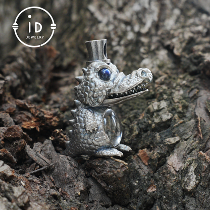 Totem pendant in 925 silver with crystal belly, crocodile figure with baby inside, labradorite eyes, gothic fairy tale style, gift for him