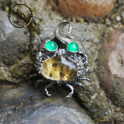 Crab Pendant in 925 Sterling Silver with Rock Crystal and Green Chalcedony, Oxidized Vintage Finish, Fairy Jewelry, Gift for Her