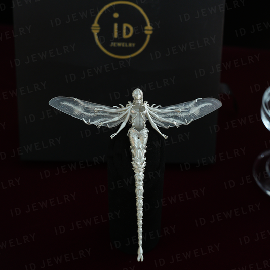 Geheimnisvolle Libellenfee | handgefertigter Fantasy-Kunstschmuck | elegantes Flügeldesign | weißer Kristall-Feenbroschenanhänger, zwei in einem | Geschenk im mythischen Stil 