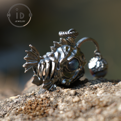 925 Sterling Silber Seeteufel-Anhänger mit Labradorit – Handgefertigter Kunstschmuck für Ozeanliebhaber