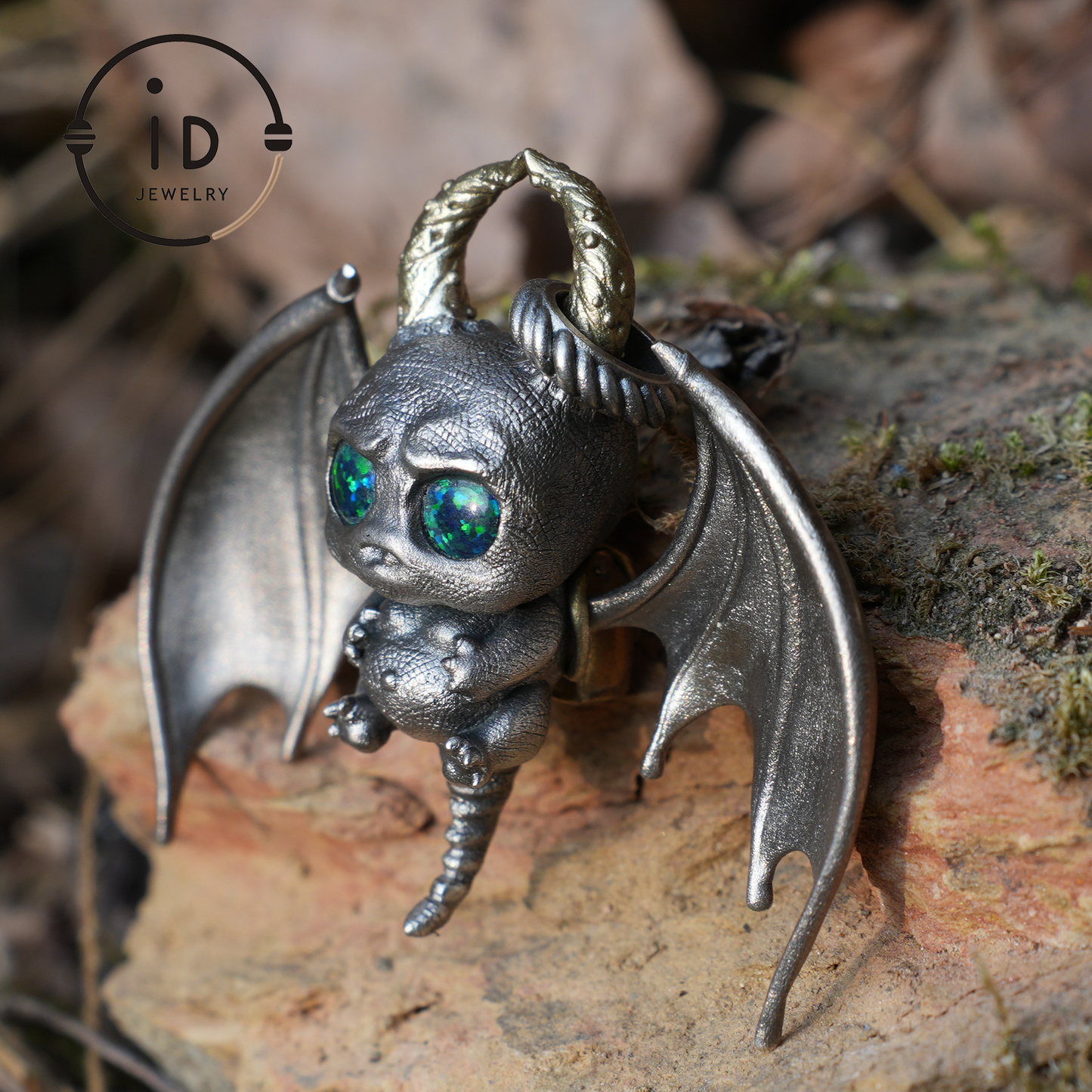 925 Silber Fledermaus Anhänger mit Opal - Handgefertigter Gothic Schmuck, Fantasy Anhänger, Einzigartige Gothic Halskette für Halloween &amp; Gothic Liebhaber