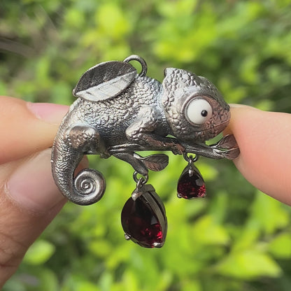 Chameleon Pendant in 925 Silver with Garnet and Howlite · Animal Gothic Necklace in Fairytale Style · Gift for Nature Lovers or Artists
